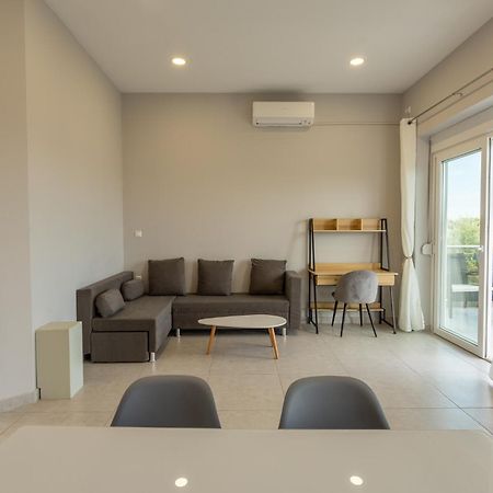 Blue Waves Luxury Suites By The Sea Plomari Ngoại thất bức ảnh