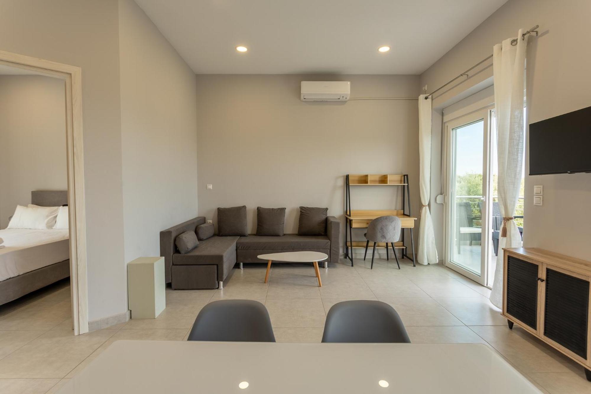 Blue Waves Luxury Suites By The Sea Plomari Ngoại thất bức ảnh