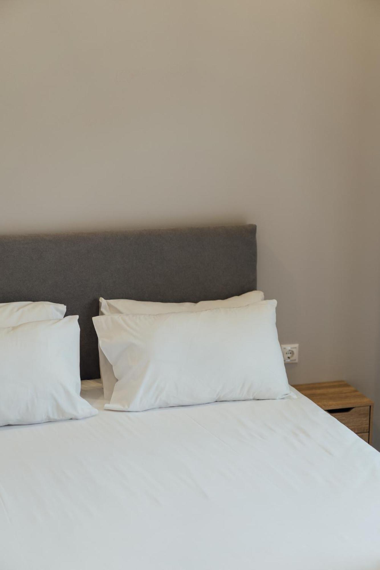Blue Waves Luxury Suites By The Sea Plomari Ngoại thất bức ảnh