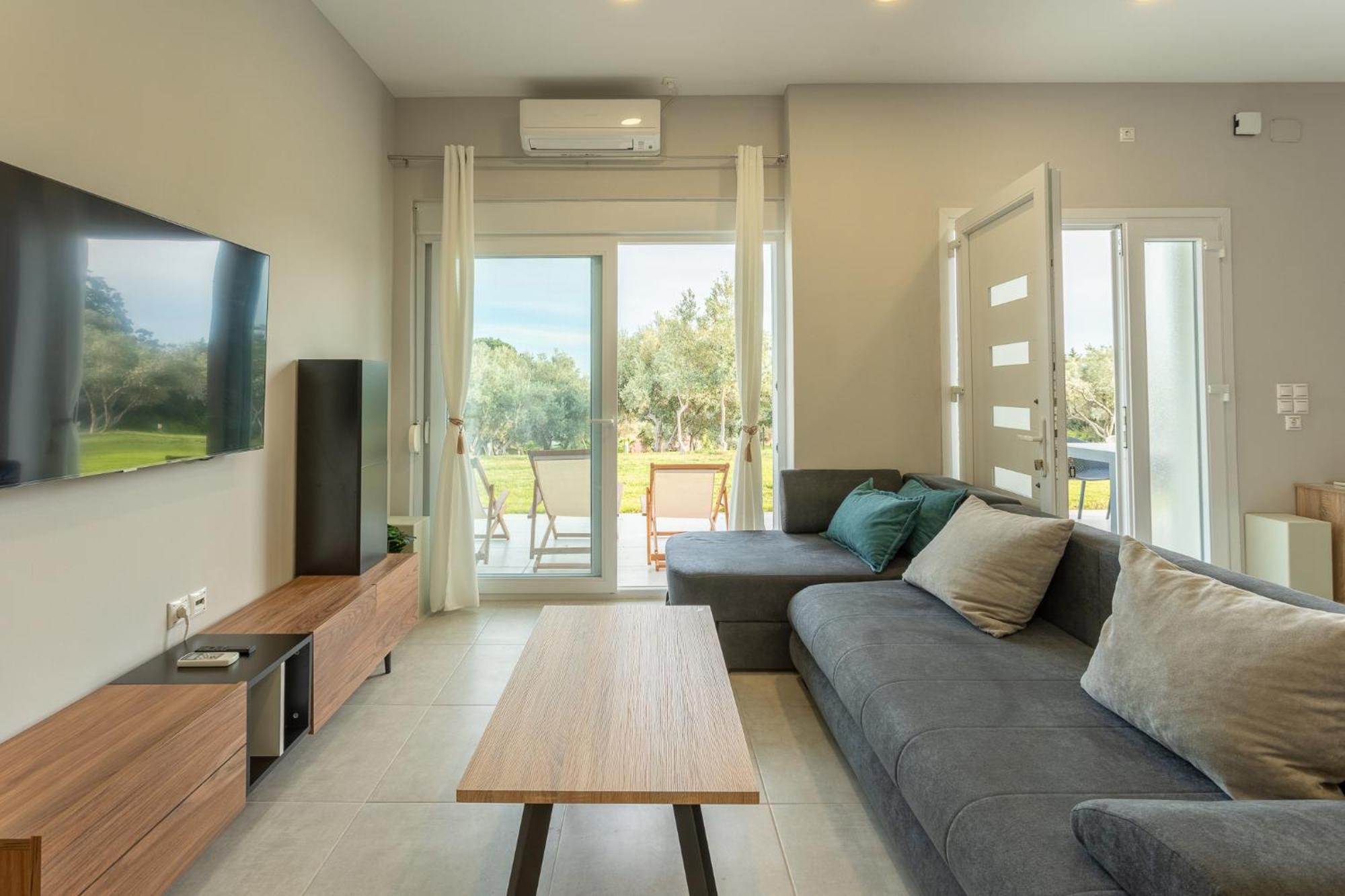Blue Waves Luxury Suites By The Sea Plomari Ngoại thất bức ảnh