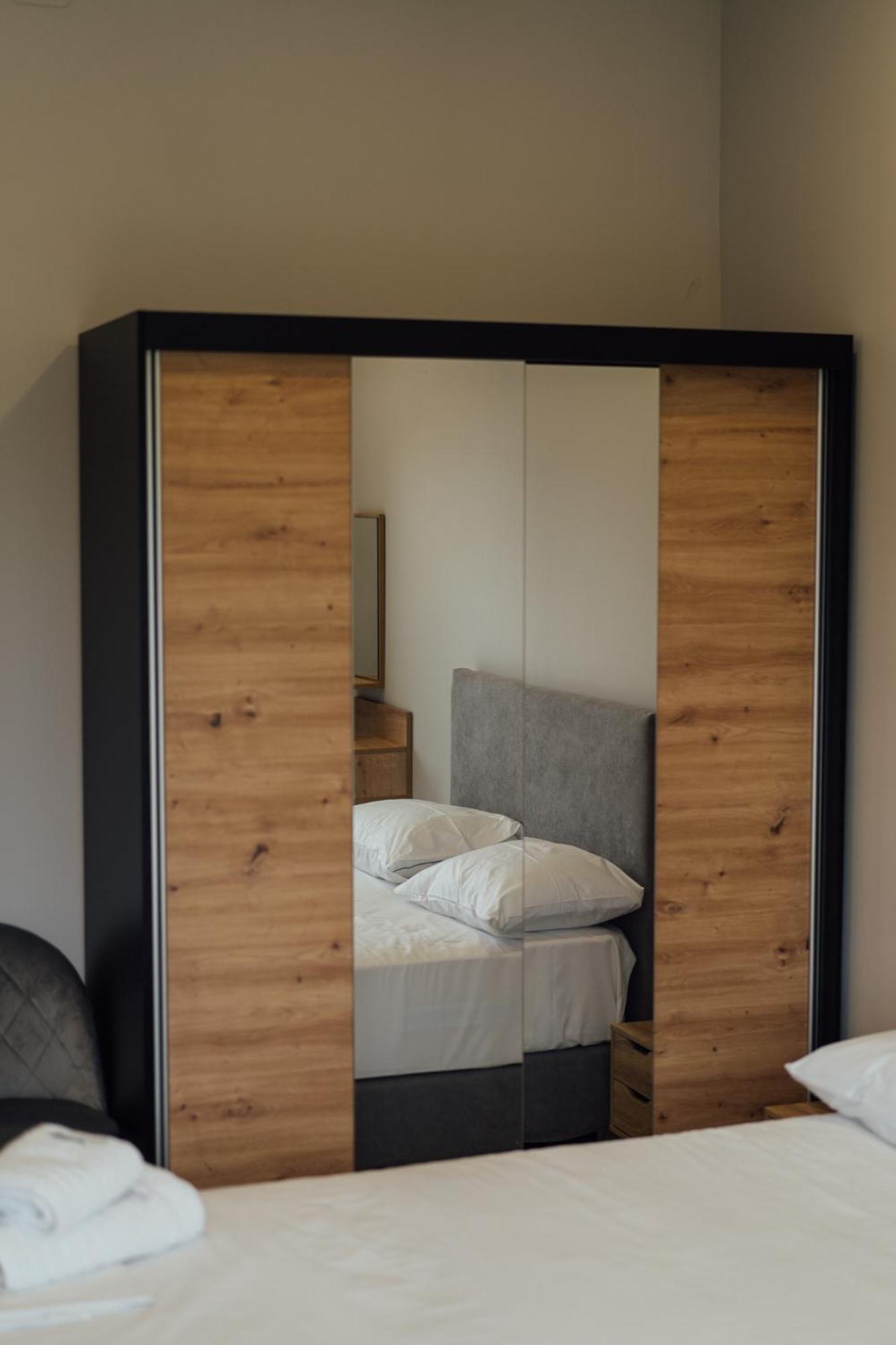 Blue Waves Luxury Suites By The Sea Plomari Ngoại thất bức ảnh