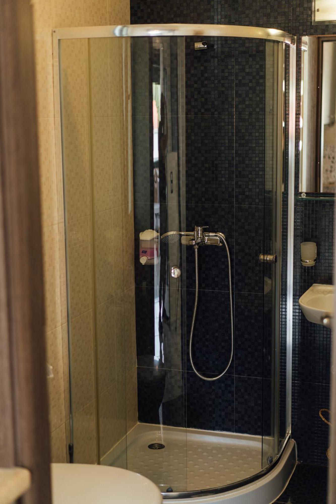 Blue Waves Luxury Suites By The Sea Plomari Ngoại thất bức ảnh