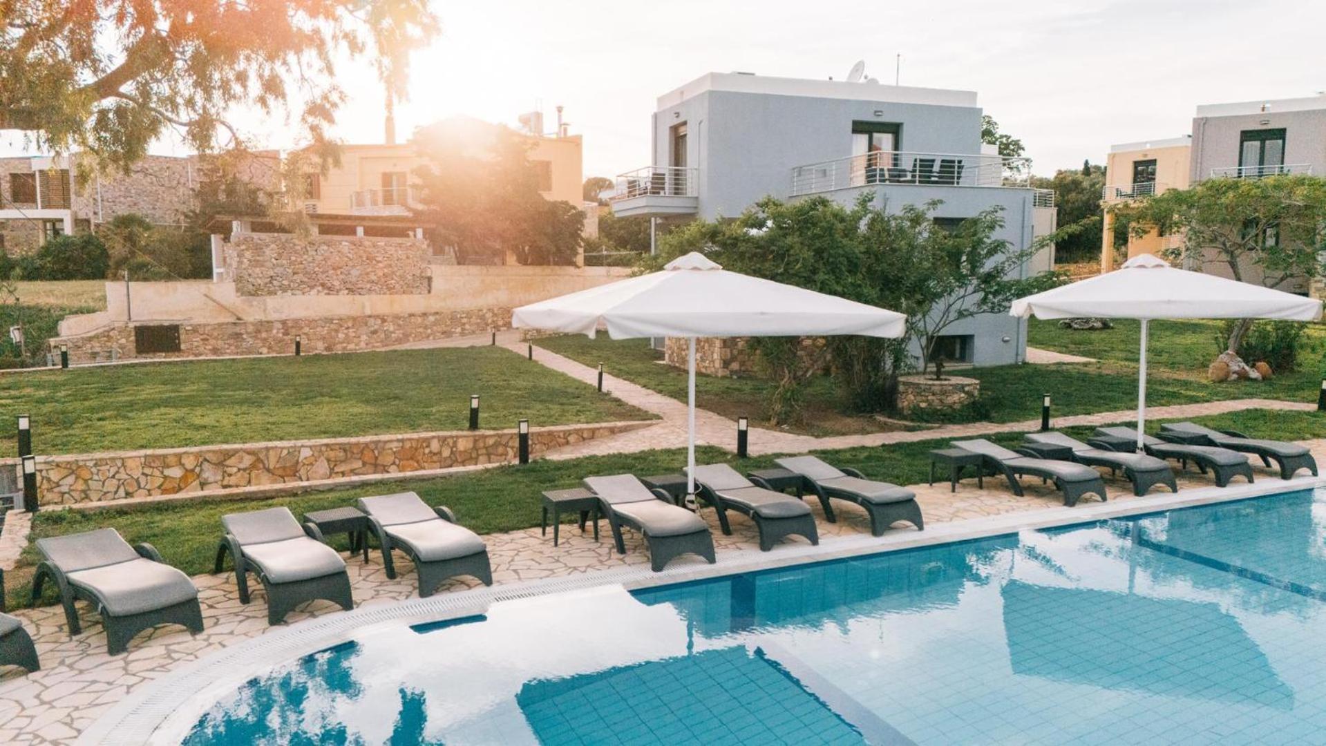 Blue Waves Luxury Suites By The Sea Plomari Ngoại thất bức ảnh