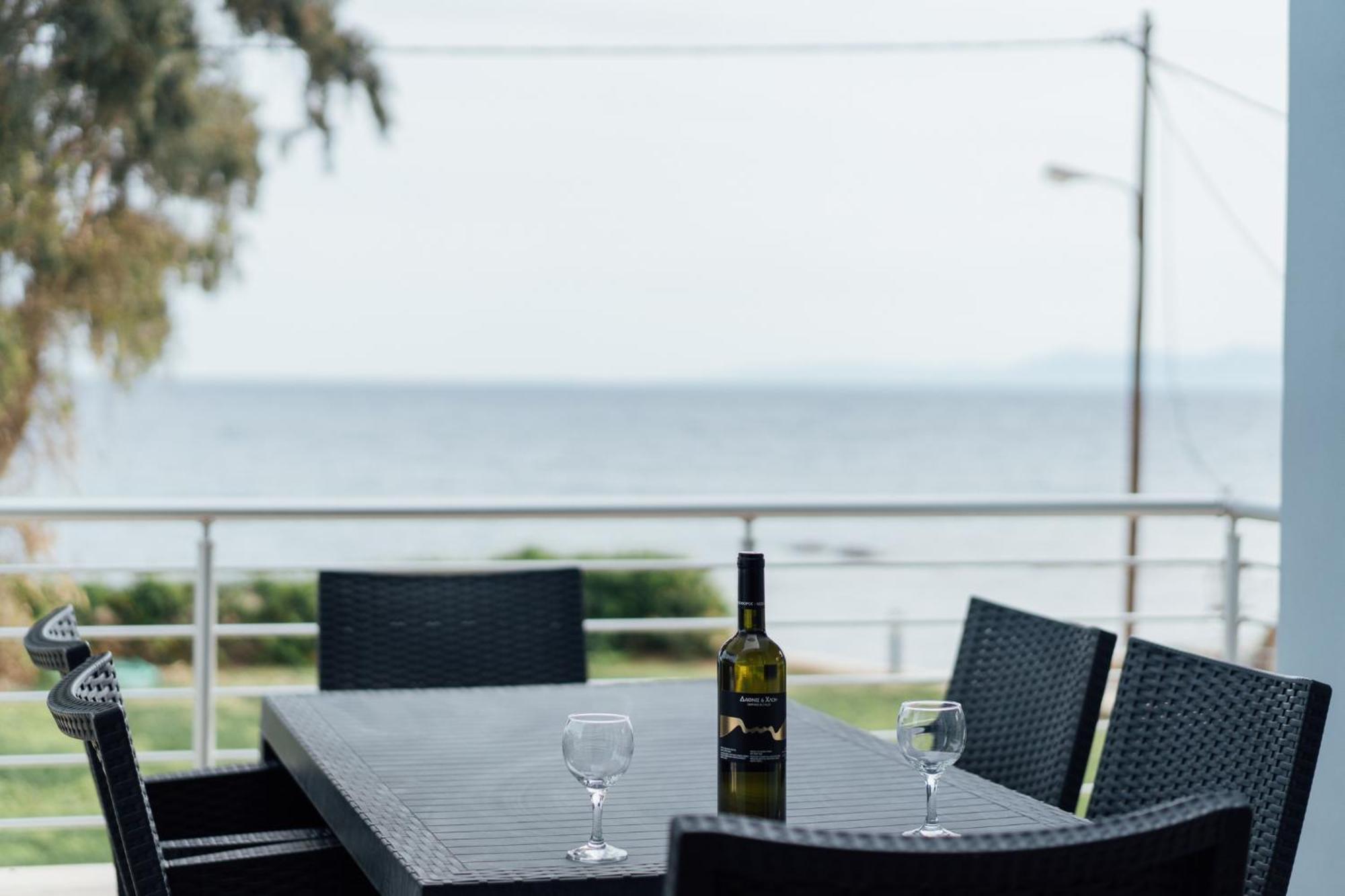 Blue Waves Luxury Suites By The Sea Plomari Ngoại thất bức ảnh